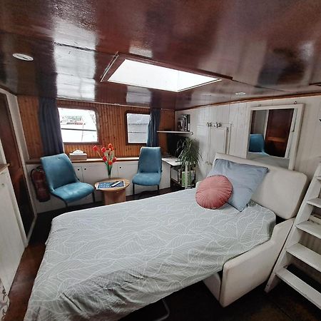 B&B Teddy "Prachtig Authentiek Woonschip Uit 1912, 15 Minuten Van Amsterdam" Wormer Exterior foto