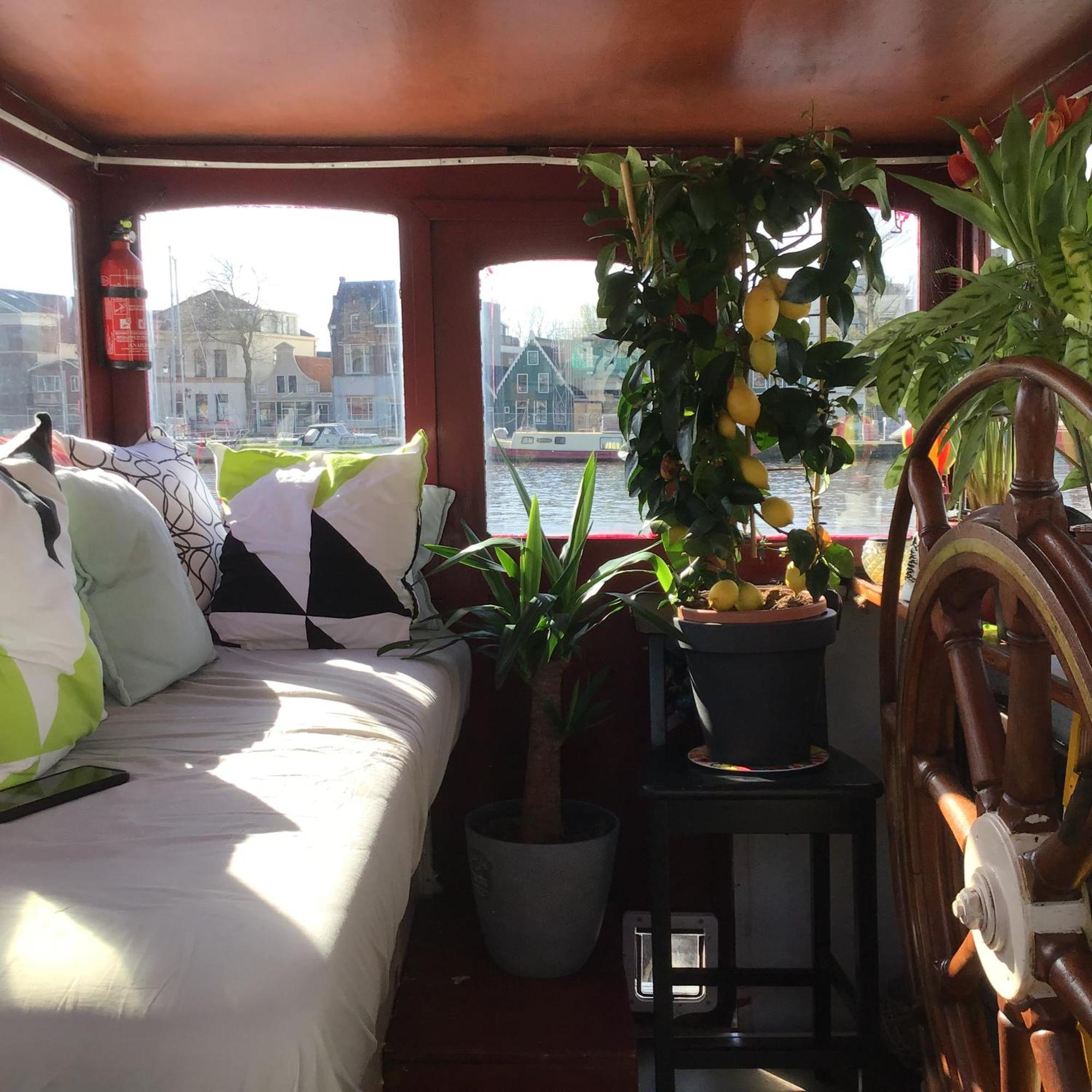 B&B Teddy "Prachtig Authentiek Woonschip Uit 1912, 15 Minuten Van Amsterdam" Wormer Exterior foto