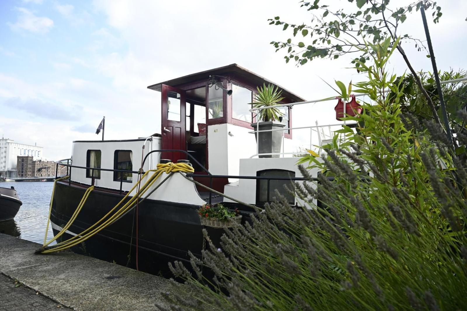 B&B Teddy "Prachtig Authentiek Woonschip Uit 1912, 15 Minuten Van Amsterdam" Wormer Exterior foto