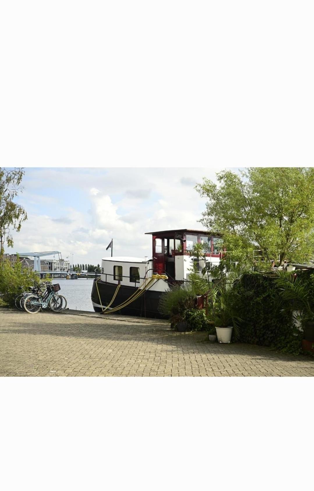 B&B Teddy "Prachtig Authentiek Woonschip Uit 1912, 15 Minuten Van Amsterdam" Wormer Exterior foto