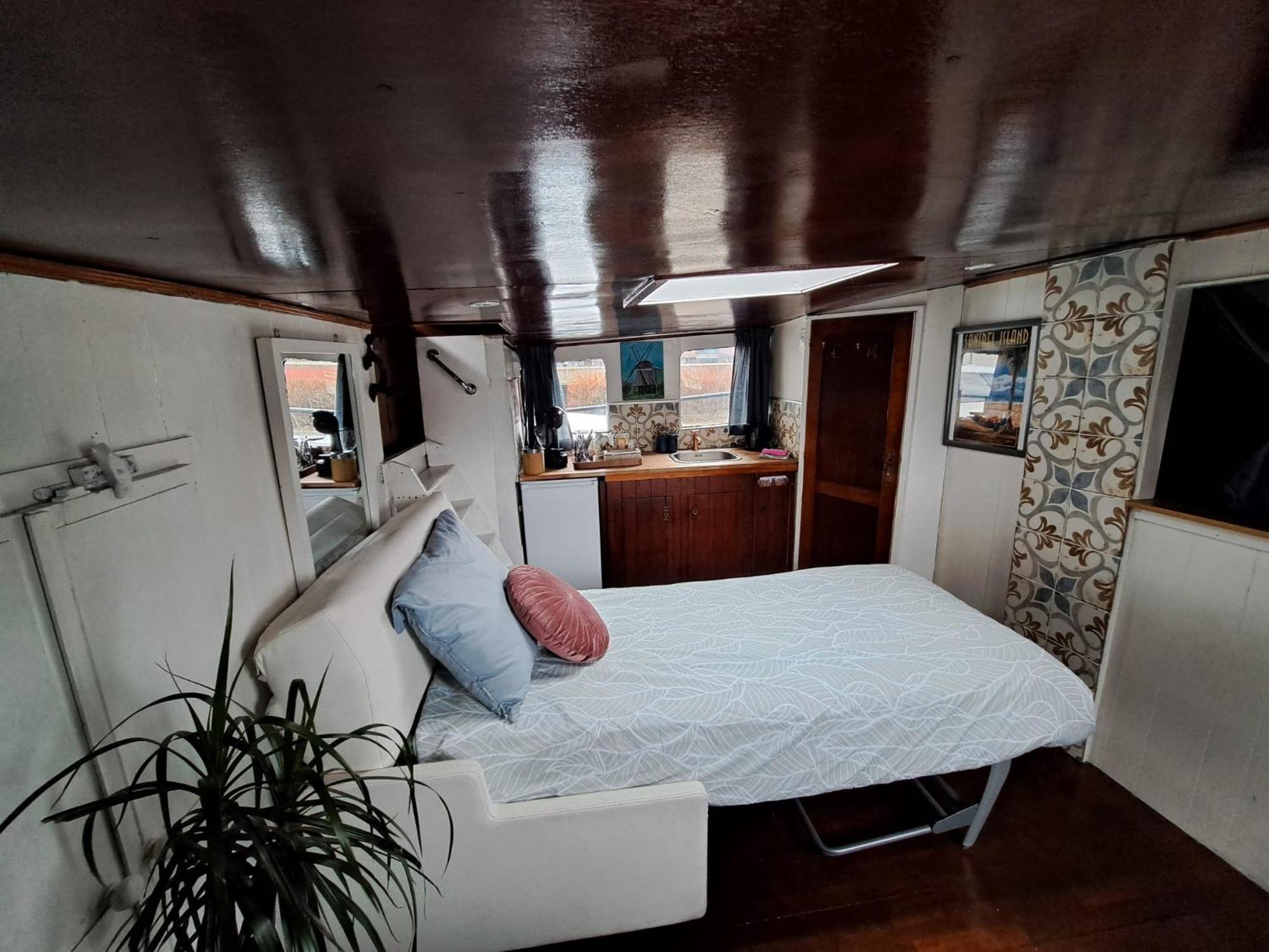 B&B Teddy "Prachtig Authentiek Woonschip Uit 1912, 15 Minuten Van Amsterdam" Wormer Exterior foto